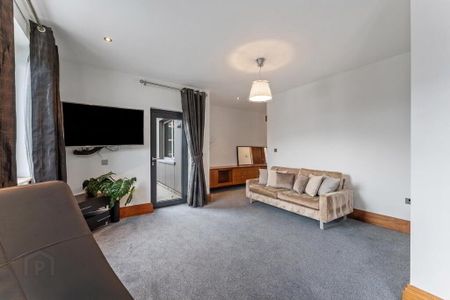 Pilot Point, 21 Clarendon Road, Belfast, BT1 3BG - Photo 3