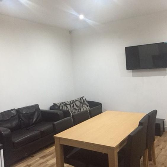 41 Brudenell Mount, Leeds, LS6 1HS - Photo 1