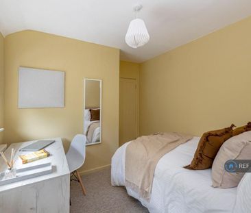 6 bedroom semi-detached house to rent - Photo 4