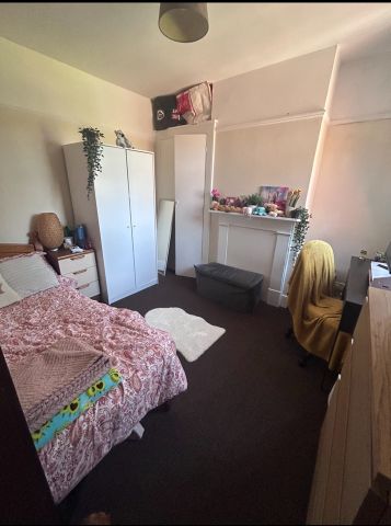 Room in a Shared House, Cromwell Road, SO15 - Photo 2