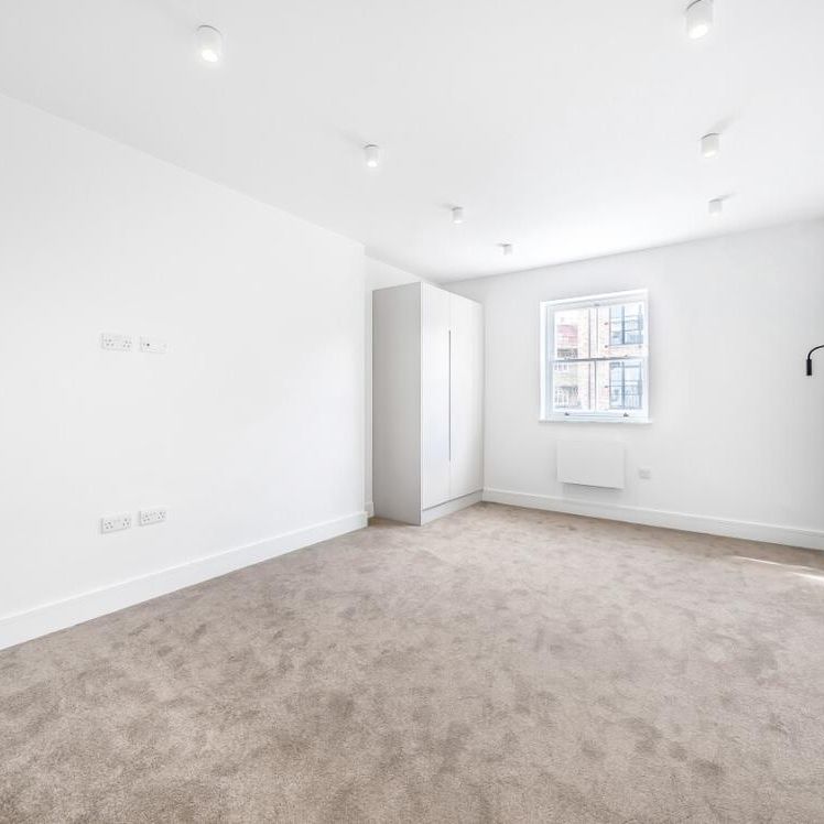 Mitcham Lane, London SW16 - Photo 1