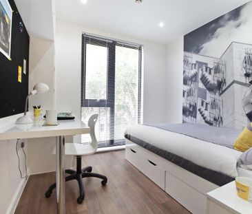 1 bedroom in a flat share to rent - Photo 2