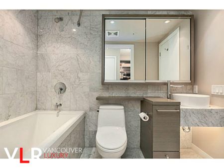 Condo in Downtown Vancouver, BC - Photo 5