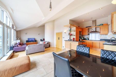 4 bedroom flat to rent - Photo 3