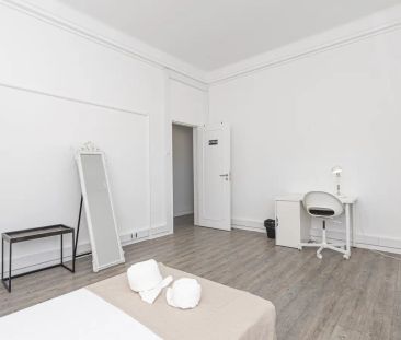 Room in a shared 11-bedroom apartment for rent in Lisbon, perfect f... - Photo 5