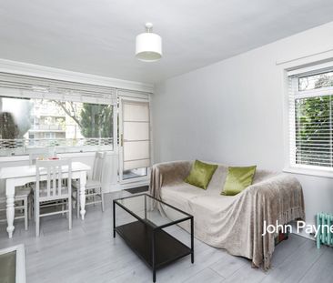 Flat to rent - Pagoda Gardens, London, SE3 - Photo 2