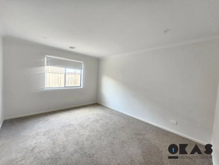 “Creek facing, Contemporary Living in a Prime Location” - Photo 4