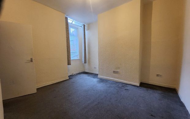 3 Bed Terraced House, Warren Street, M7 - Photo 1