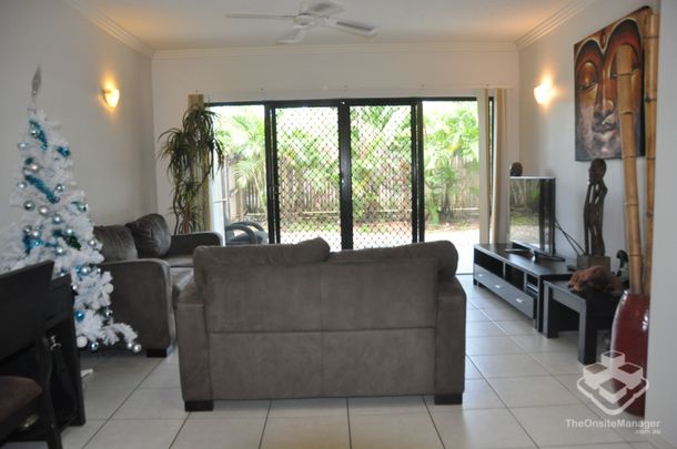 SPACIOUS UNFURNISHED 2 BED 2 BATH APARTMENT WITH Private Garden - Photo 1
