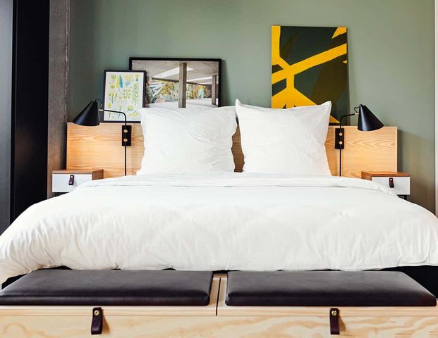 Neon Silver - Short/Long Term - Floor 4 - Photo 1