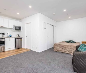 Furnished Studio + Extra Living Area - Photo 5