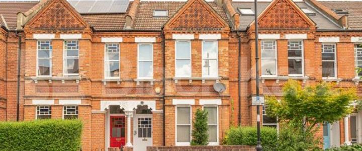 2 Bedroom, 1 bath, 1 reception Flat - Photo 1