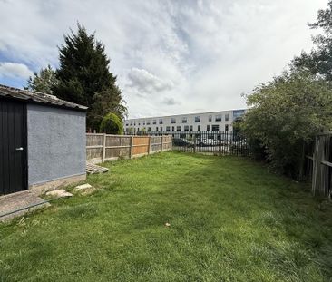 3 bedroom mews to rent - Photo 2