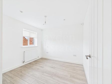 3 bedroom semi-detached house to rent - Photo 2