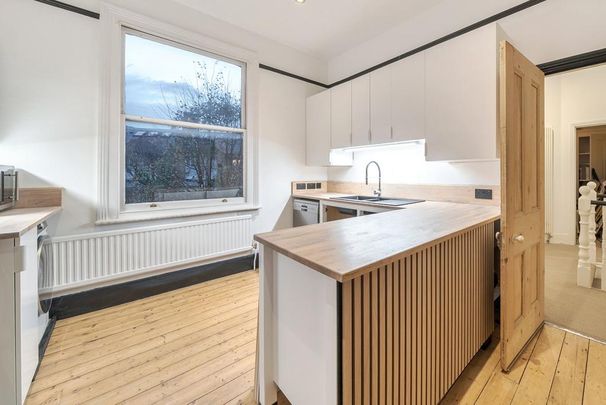 4 bedroom flat to rent - Photo 1