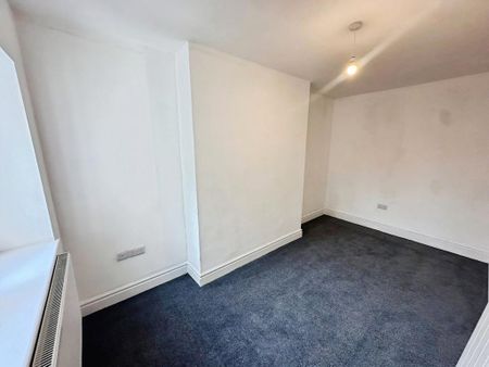 4 bedroom end of terrace house to rent - Photo 5