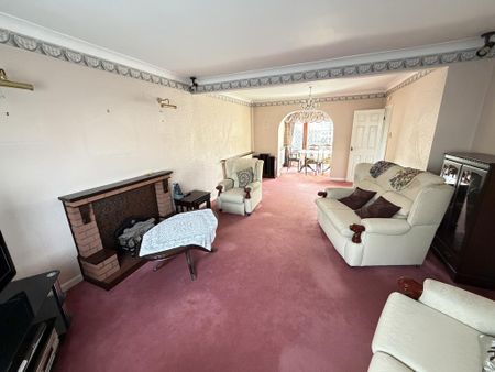 3 bedroom detached house to rent - Photo 2