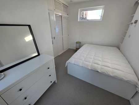 1 Bed Flat, Marlborough, SW3 - Photo 5