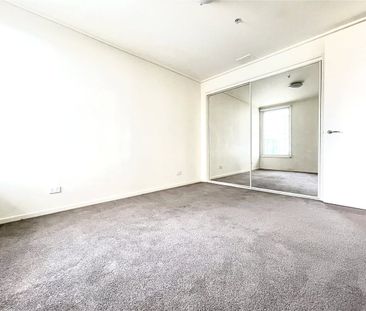 Spacious 20th Floor, One Bedroom Apartment! - Photo 5