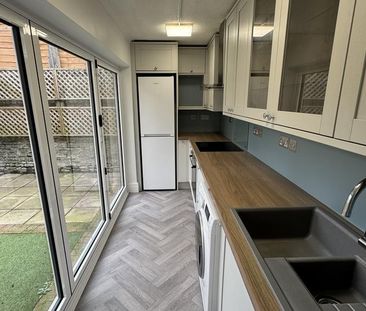 2 bedroom mews to rent - Photo 4