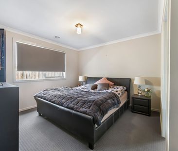 FAMILY HOME IN EXTREME PROXIMITY TO TRAIN STATION! - Photo 4