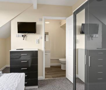 5 bedroom terraced house to rent - Photo 4