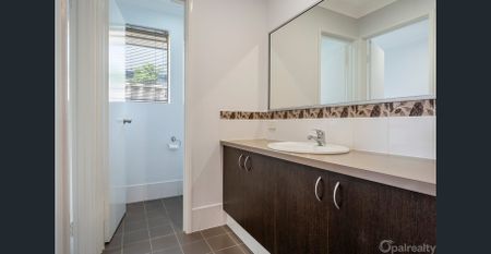 Freshly updated coastal family retreat - Photo 5