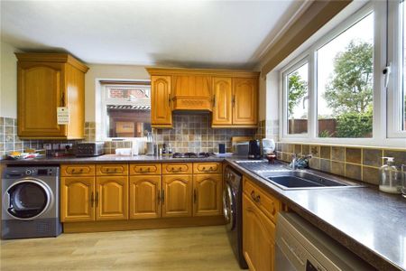 3 bedroom semi-detached house to rent - Photo 3