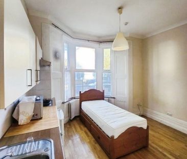 1 bedroom Flat To Let - Photo 1