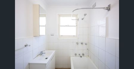 Tidy 2 Bedroom Unit - Photo 4