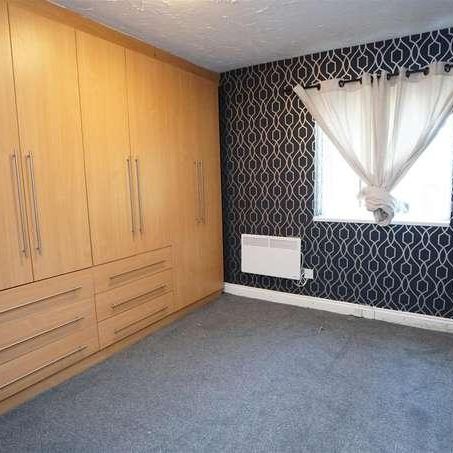 Nialls Court, Thackley, Bradford, BD10 - Photo 1