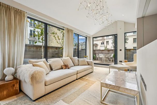 3 bedroom mews to rent - Photo 1