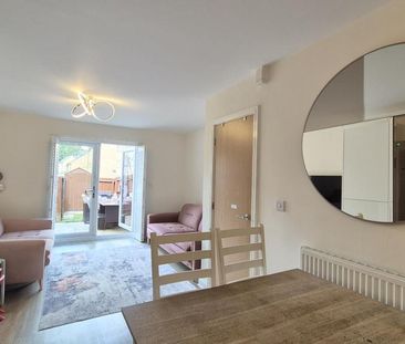 4 bedroom end of terrace house to rent - Photo 2