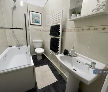 1 bedroom in a house share to rent - Photo 3