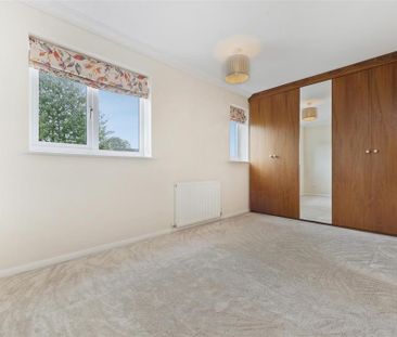 4 bedroom semi-detached house to rent - Photo 3