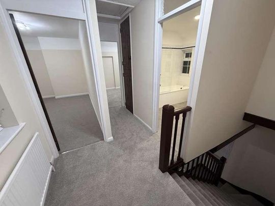 West Reading, Berkshire, RG30 - Photo 1