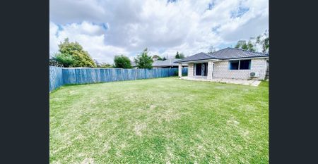 Family-Friendly 4 Bedroom Home with Side Access! - Photo 3