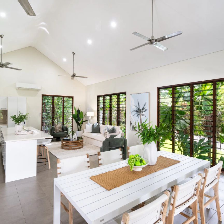 Stylish pavilion home in prestigious Oceans Edge estate – walk to the beach. - Photo 1