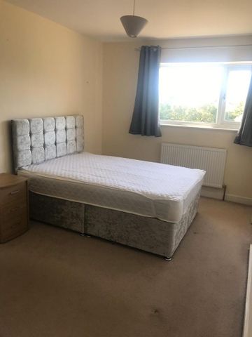 4 bedroom terraced house to rent - Photo 3