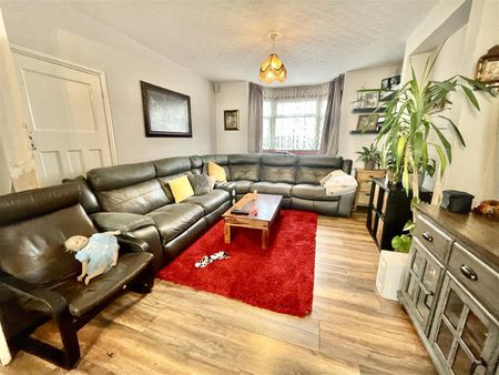 Village Way, London - Photo 2