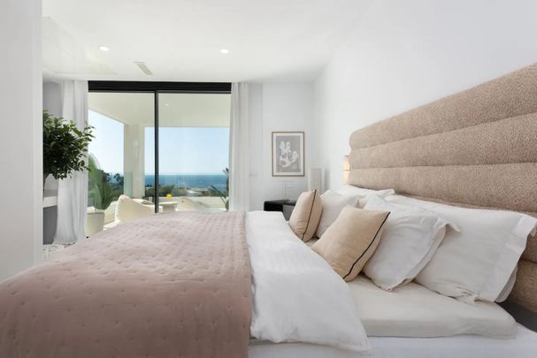 Detached Villa in San Roque - Photo 1