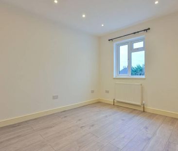 4 bedroom semi-detached house to rent - Photo 5