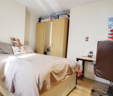 4 bedroom terraced house to rent - Photo 3