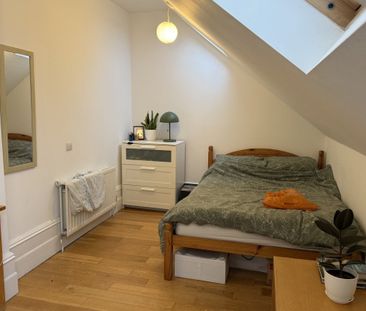 Woodside Grove, LONDON - Photo 2