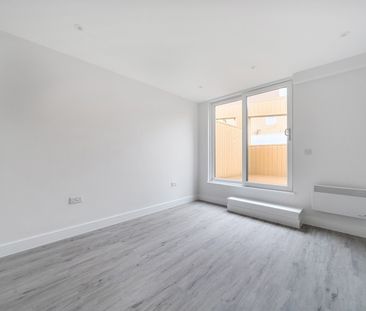 Flat to rent - East Street, London, BR1 - Photo 5