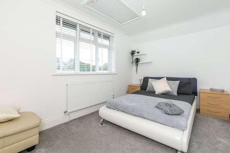 Rosebery Road, Epsom, Surrey, KT18 - Photo 5