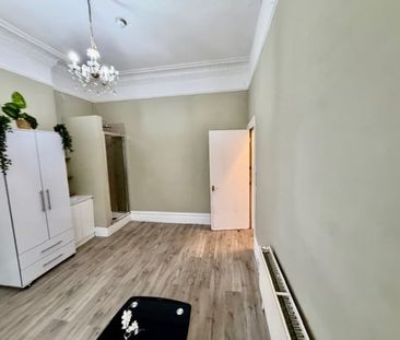 1 Bed Flat, Matheson Road, W14 - Photo 1