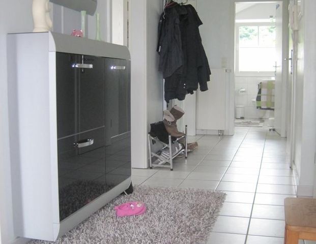 Gepflegte DG-Wohnung mit Blick über Menden - Photo 1