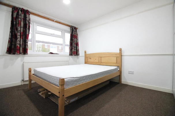 3 bedroom flat to rent - Photo 1