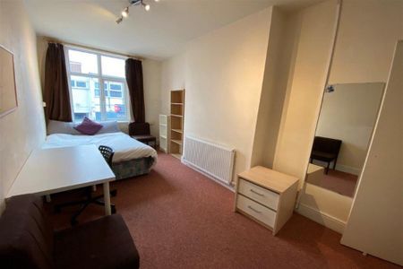 4 bedroom apartment to rent - Photo 2